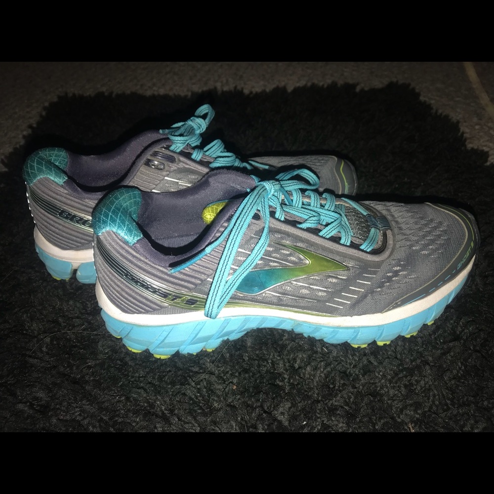 Brooks Ghost tennis shoes